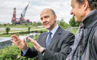 Image: Commissioner Pierre Moscovici visits the customs facilities of the port of Rotterdam with Eric Wiebes, Dutch Secretary of State for Finance, Rotterdam, the Netherlands, 31 May 2016. © European Union