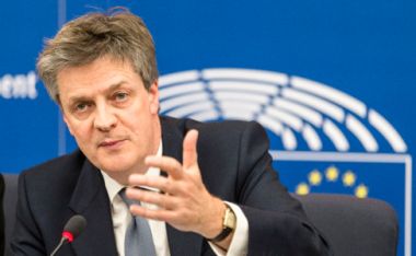 Image: Commissioner Jonathan Hill (2014-2016) outlines proposals on public tax transparency at the European Parliament, Strasbourg, France, 12 April 2016. © European Union