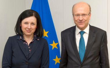 Image: Commissioner Vĕra Jourová receives Koen Lenaerts, President of the Court of Justice of the European Union, Brussels, 28 April 2016. © European Union