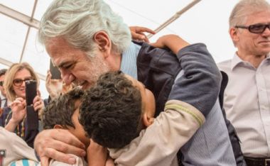 Image: Commissioner Christos Stylianides visits a refugee camp in Elaionas, Greece, 19 April 2016. © European Union