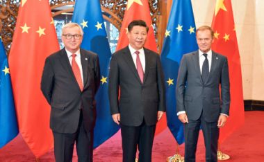 Foto: Euroopa Komisjoni president Jean-Claude Juncker, Hiina president Xi Jinping ja Euroopa Ülemkogu eesistuja Donald Tusk 12. juulil 2016 Hiinas Pekingis ELi-Hiina 18. tippkohtumisel. © Euroopa Liit