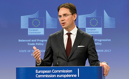 Jyrki Katainen, vice‑presidente da Comissão, apresenta a agenda da Comissão para uma política comercial equilibrada e progressiva, numa conferência de imprensa realizada em Bruxelas, em 14 de setembro de 2017.