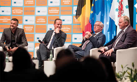 Jean-Claude Juncker, președintele Comisiei Europene, participă la un dialog cu cetățenii la St. Vith, Belgia, 15 noiembrie 2017.