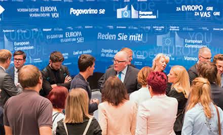 Komission ensimmäinen varapuheenjohtaja Frans Timmermans osallistuu kansalaiskeskusteluun suorassa lähetyksessä TV Slovenijan studioilla Ljubljanassa Sloveniassa 4. syyskuuta 2017.