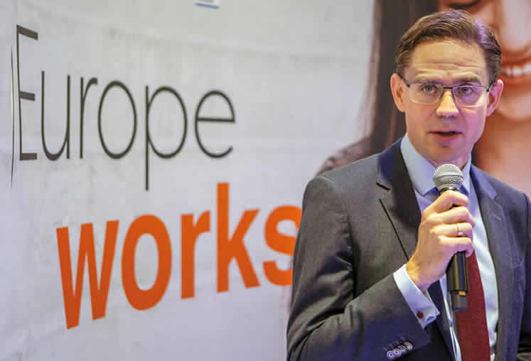 Jyrki Katainen, vicevoorzitter van de Europese Commissie, tijdens een vakbeurs voor projecten die worden gefinancierd uit het Europees Fonds voor strategische investeringen, Brussel, België, 26 oktober 2018.