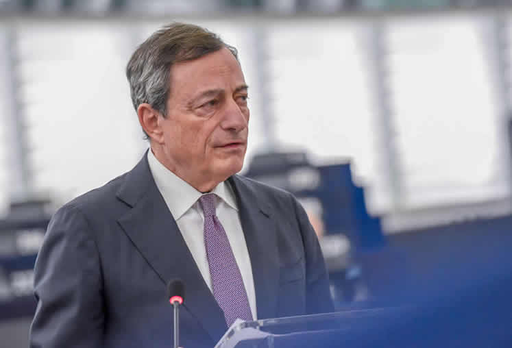 Europeiska centralbankens ordförande Mario Draghi under en diskussion om centralbankens årsrapport 2016 vid Europaparlamentets plenarsammanträde i Strasbourg, Frankrike, den 5 februari 2018.