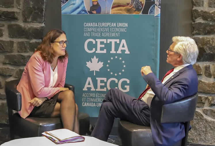 Commissaris Cecilia Malmström ontmoet Jim Carr, de Canadese minister van Diversificatie van de Internationale Handel, bij de eerste verjaardag van de Brede Economische en Handelsovereenkomst met Canada, Montréal, Canada, 26 september 2018.