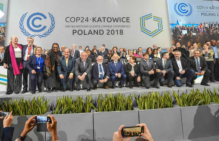 Η Ευρώπη πρωτοστάτησε και πάλι στην προστασία του περιβάλλοντος στο Κατοβίτσε της Πολωνίας, όπου η διεθνής κοινότητα συμφώνησε σε ένα νέο εγχειρίδιο κανόνων σχετικά με την εφαρμογή της συμφωνίας του Παρισιού για την καταπολέμηση της κλιματικής αλλαγής, 15 Δεκεμβρίου 2018. <?AID 0018?>© Associated Press