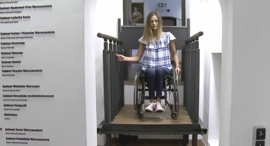 Videoposnetek o dostopnosti Varšave invalidom